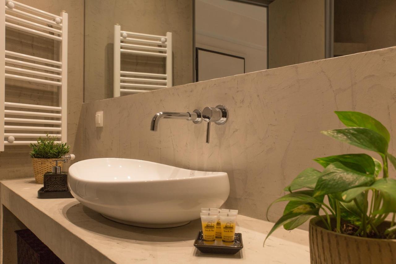 Luxury Apt With Parking-Living Stone Silver Athena Bagian luar foto