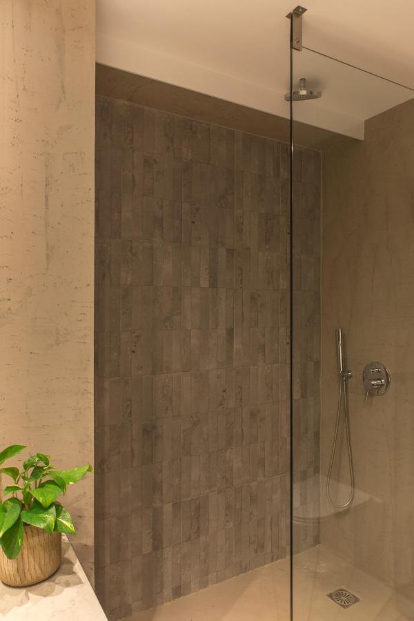 Luxury Apt With Parking-Living Stone Silver Athena Bagian luar foto
